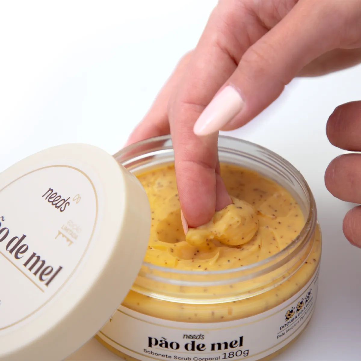 Kit Sabonete Esfoliante Scrub Corporal Needs Pão de Mel 180g + Esponja Vegetal